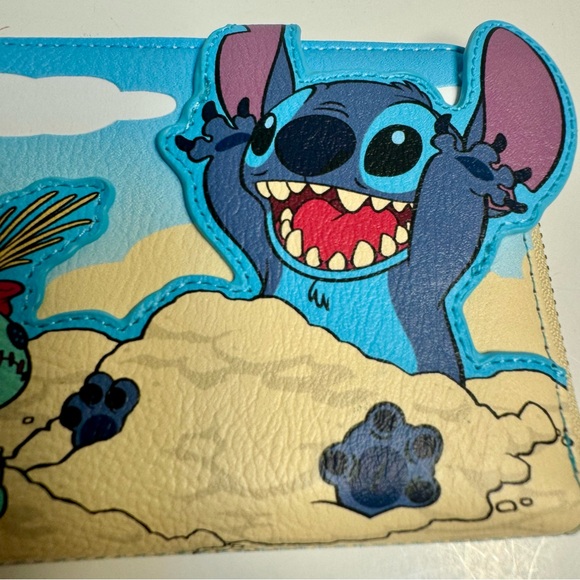 NWT. Disney Loungefly Lilo & Stitch Scrump Beach Scene Zip Around Wallet - Picture 3 of 16